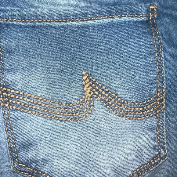 California Vintage, 9, juniors, distressed, relaxed, fit skinny leg,mid/hi rise - Picture 9 of 10